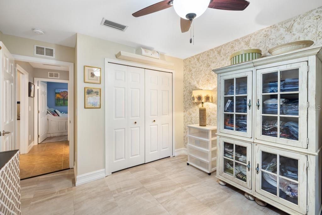 En Venta: $449,000 (3 camas, 2 baños, 1921 Pies cuadrados)