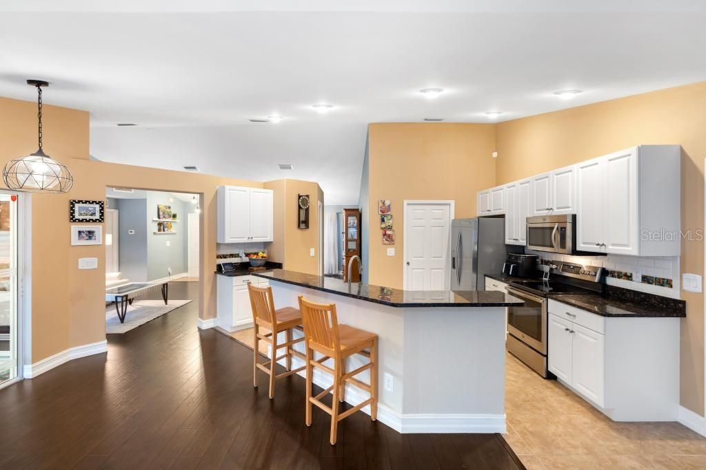 En Venta: $449,000 (3 camas, 2 baños, 1921 Pies cuadrados)