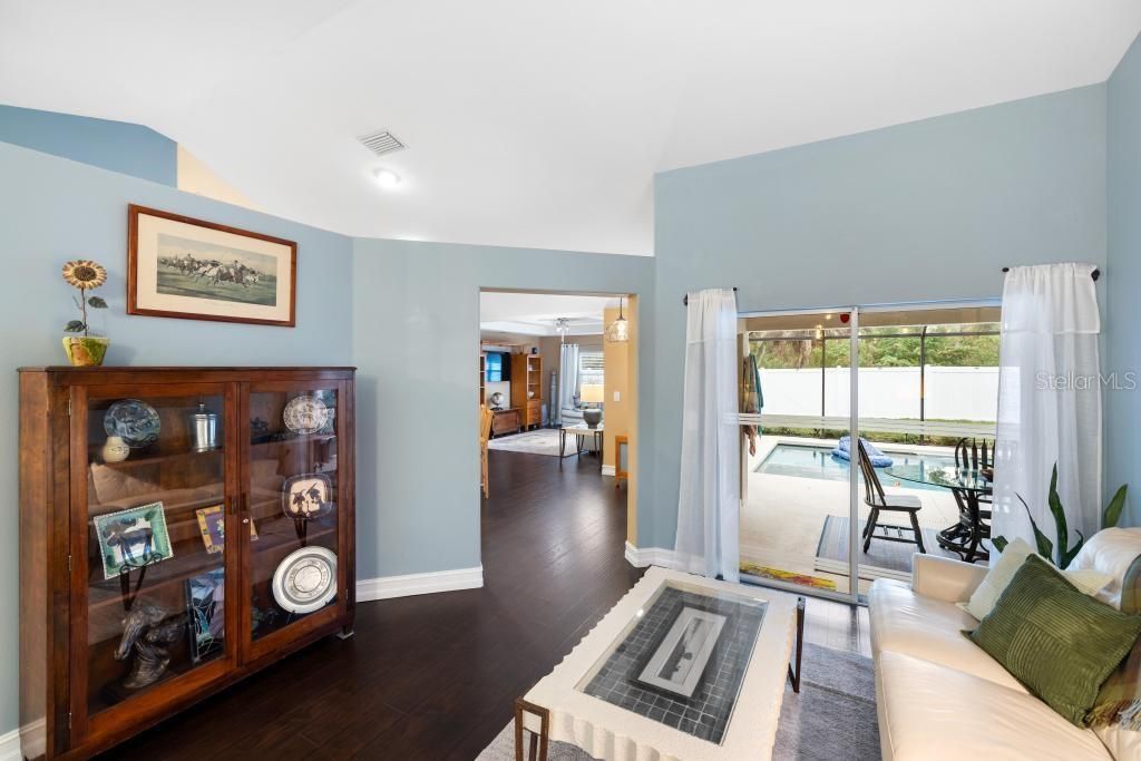 En Venta: $449,000 (3 camas, 2 baños, 1921 Pies cuadrados)