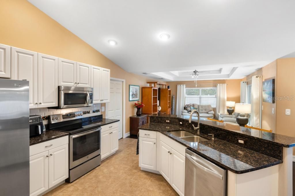 En Venta: $449,000 (3 camas, 2 baños, 1921 Pies cuadrados)