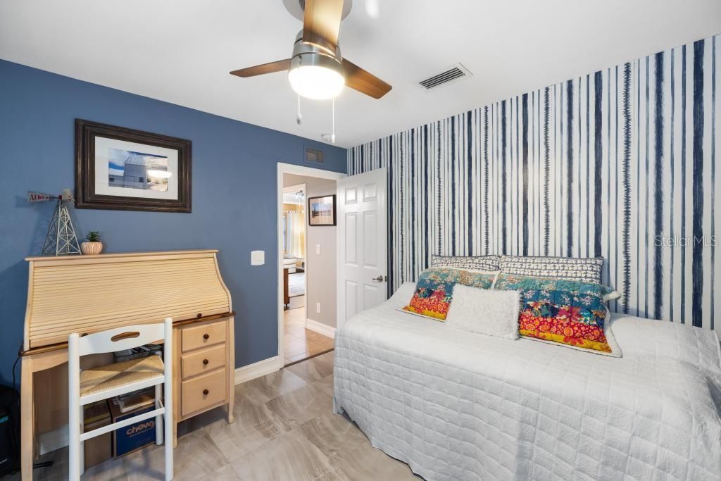 En Venta: $449,000 (3 camas, 2 baños, 1921 Pies cuadrados)