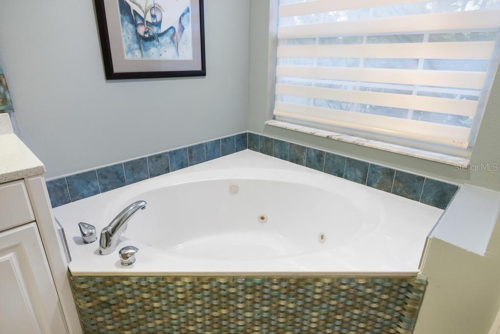 En Venta: $449,000 (3 camas, 2 baños, 1921 Pies cuadrados)