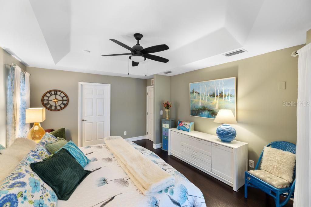 En Venta: $449,000 (3 camas, 2 baños, 1921 Pies cuadrados)