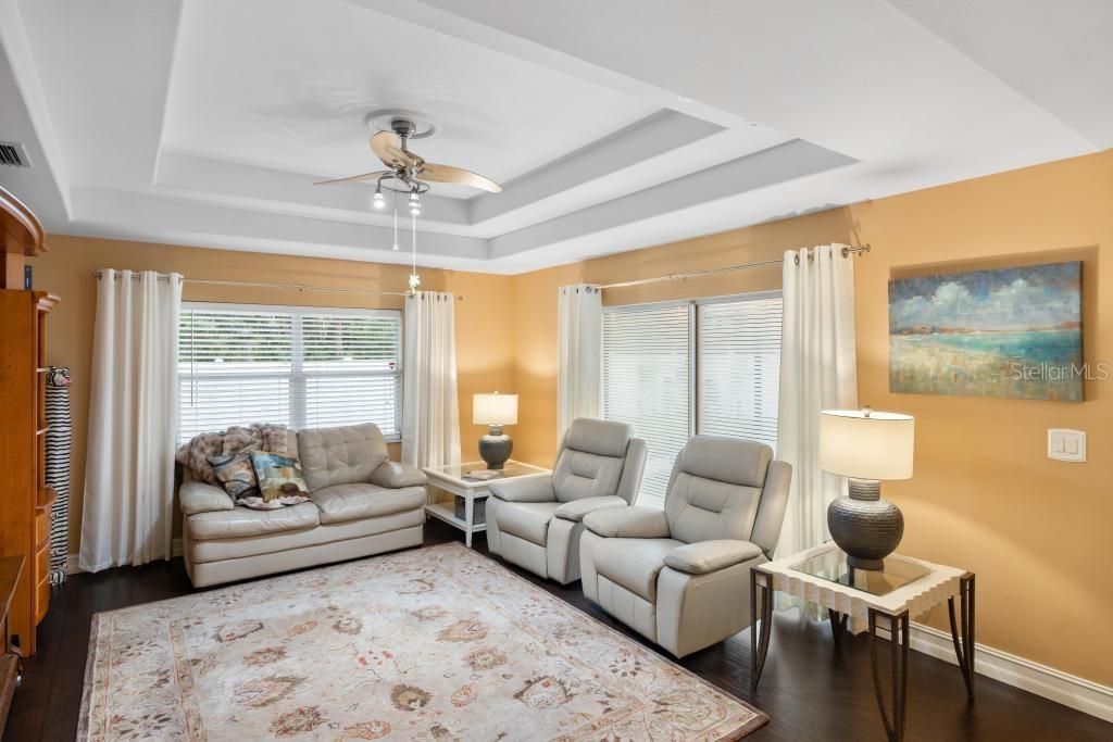 En Venta: $449,000 (3 camas, 2 baños, 1921 Pies cuadrados)