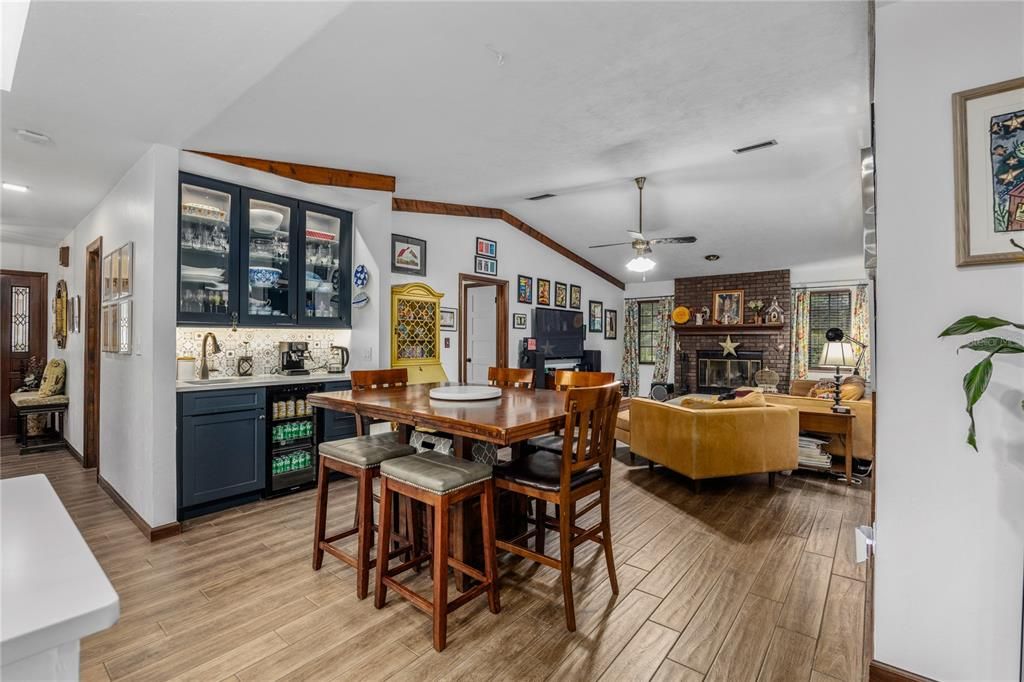 待售: $599,900 (4 贝兹, 2 浴室, 2586 平方英尺)