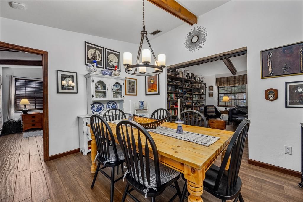 待售: $599,900 (4 贝兹, 2 浴室, 2586 平方英尺)