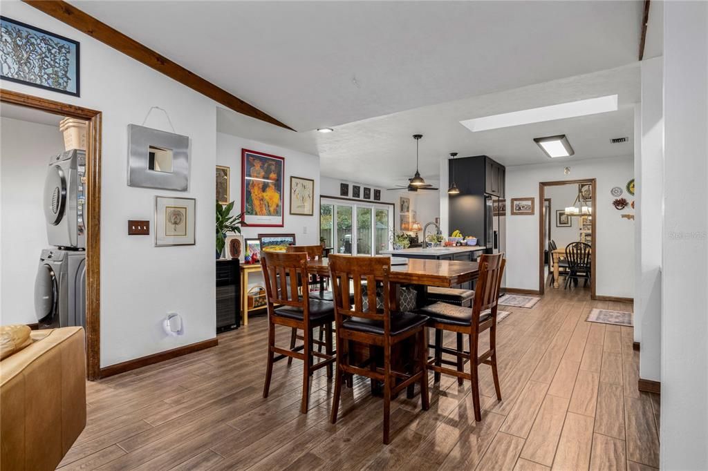 待售: $599,900 (4 贝兹, 2 浴室, 2586 平方英尺)