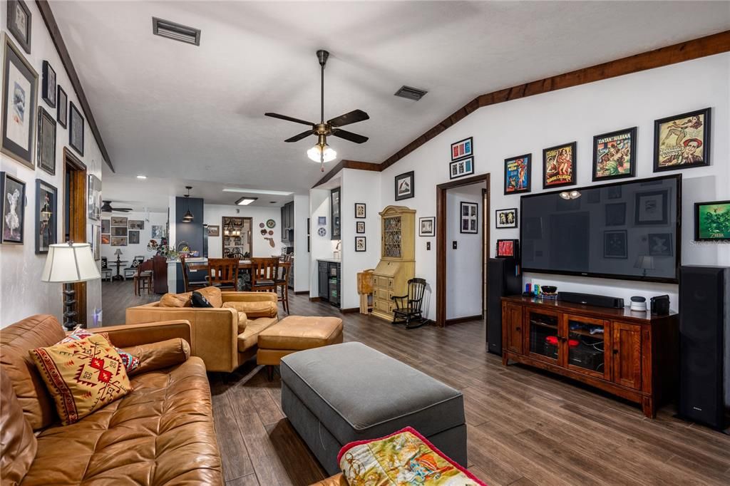 待售: $599,900 (4 贝兹, 2 浴室, 2586 平方英尺)