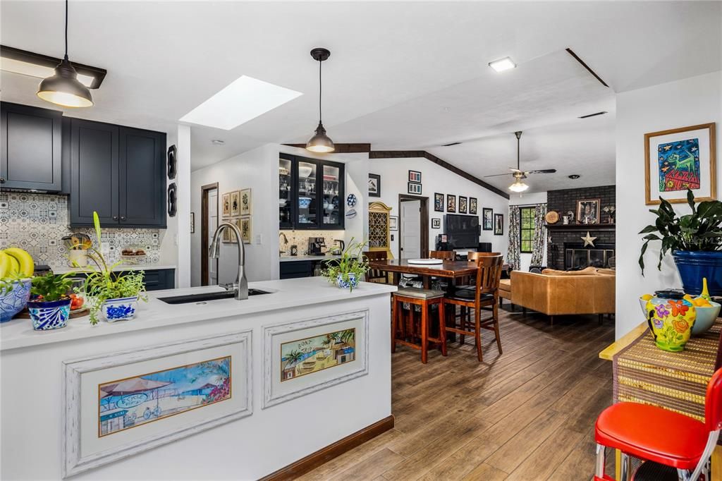 待售: $599,900 (4 贝兹, 2 浴室, 2586 平方英尺)