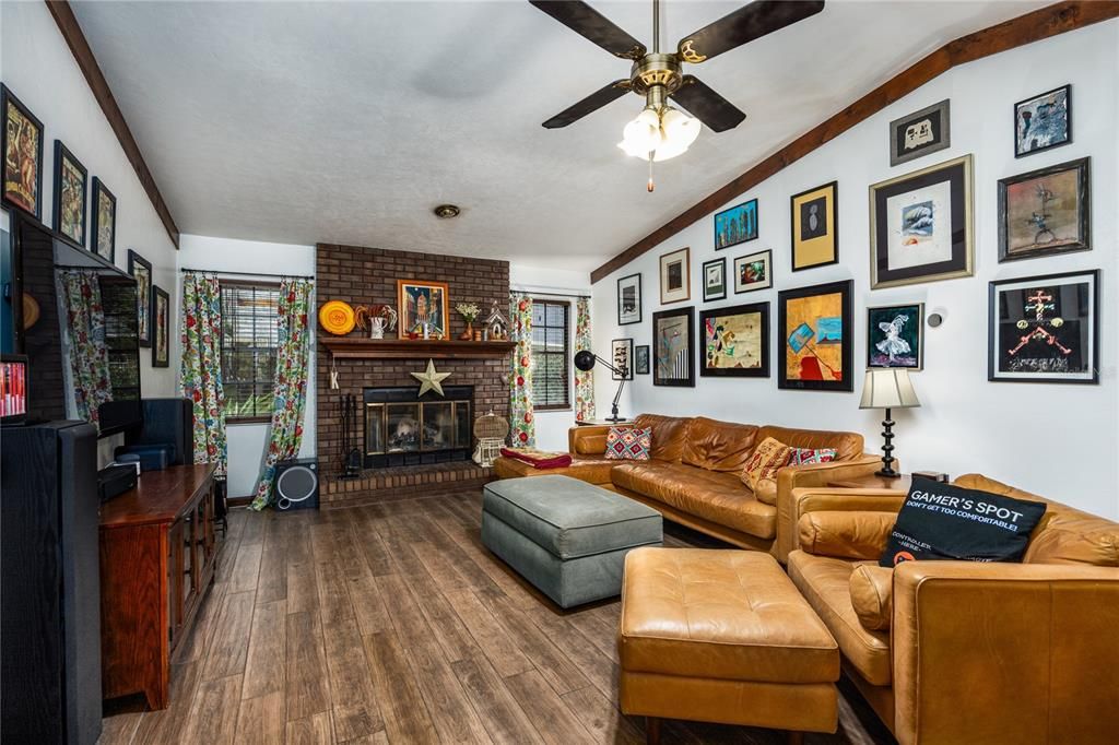 待售: $599,900 (4 贝兹, 2 浴室, 2586 平方英尺)