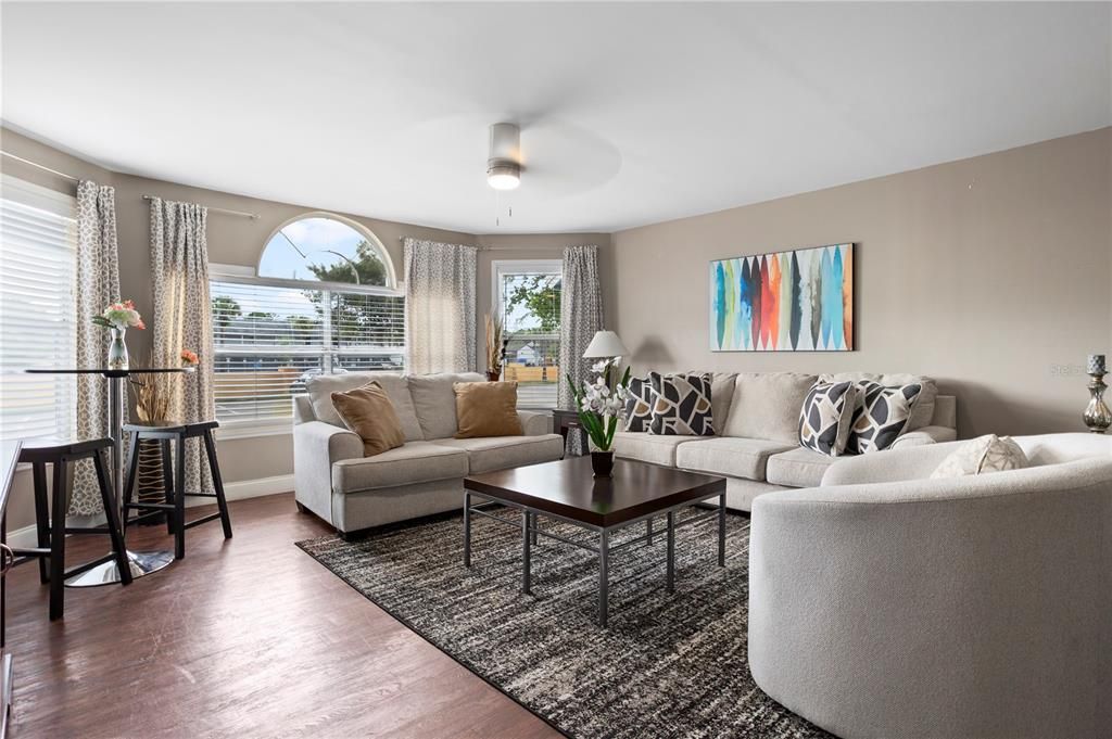 В аренду: $1,850 (3 спален, 2 ванн, 1287 Квадратных фут)