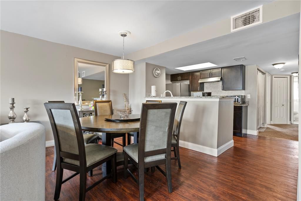 В аренду: $1,850 (3 спален, 2 ванн, 1287 Квадратных фут)