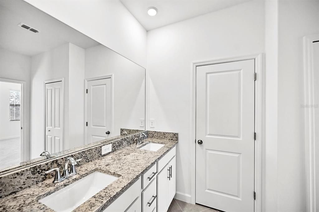 For Sale: $335,000 (3 beds, 2 baths, 1925 Square Feet)