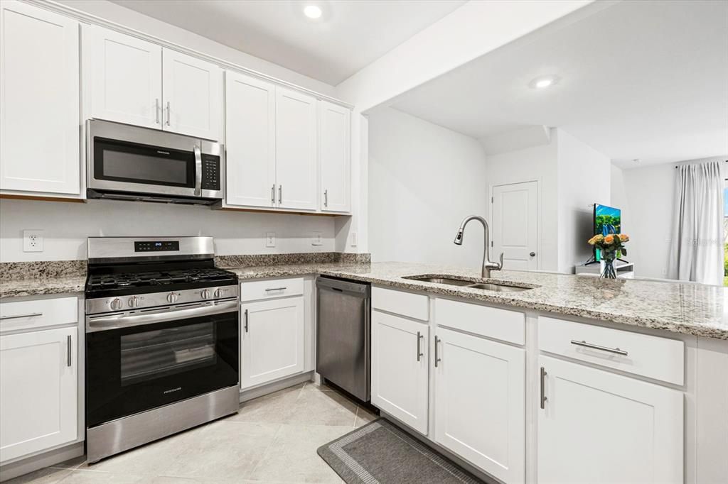 For Sale: $335,000 (3 beds, 2 baths, 1925 Square Feet)