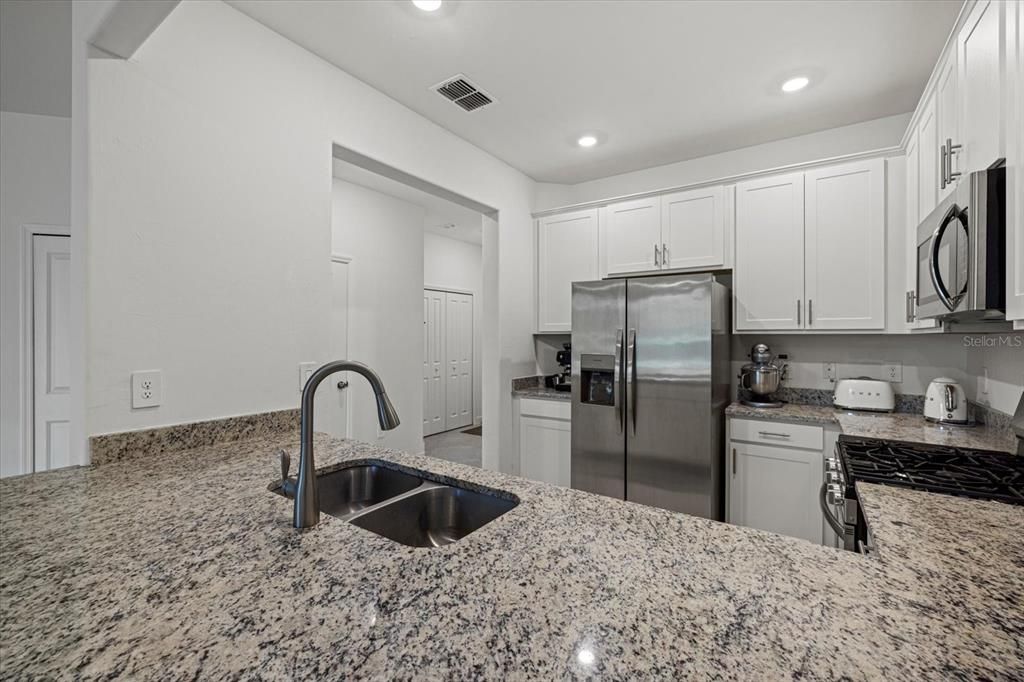 For Sale: $335,000 (3 beds, 2 baths, 1925 Square Feet)