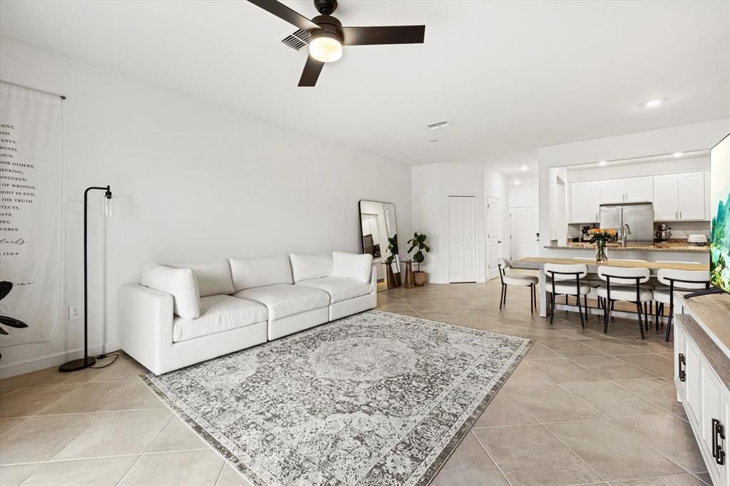 For Sale: $335,000 (3 beds, 2 baths, 1925 Square Feet)