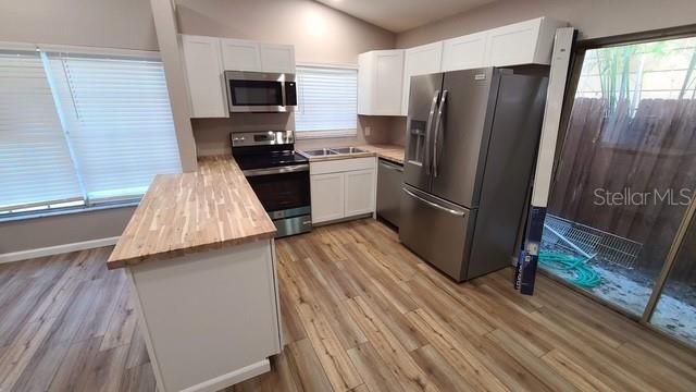 Active With Contract: $687,599 (8 beds, 0 baths, 1754 Square Feet)