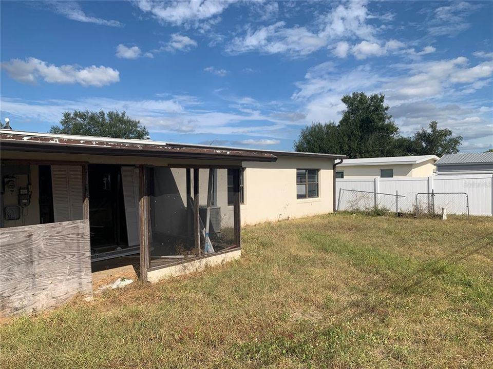 Activo con contrato: $109,900 (3 camas, 2 baños, 1314 Pies cuadrados)