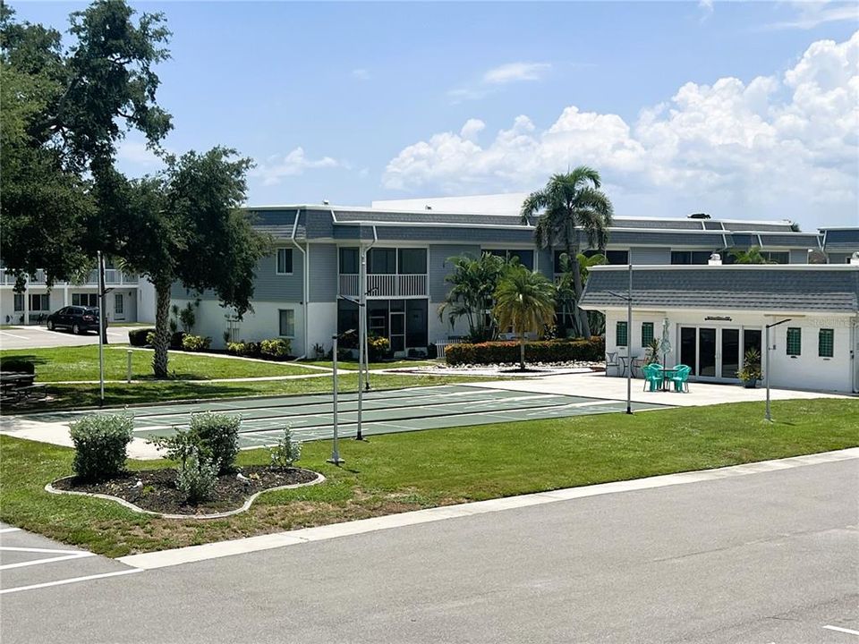 For Sale: $115,800 (2 beds, 2 baths, 987 Square Feet)