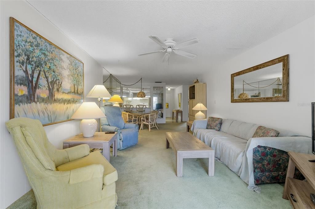 For Sale: $115,800 (2 beds, 2 baths, 987 Square Feet)