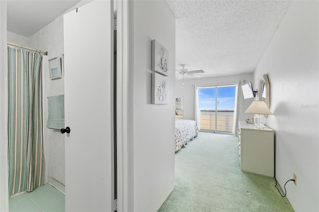 For Sale: $115,800 (2 beds, 2 baths, 987 Square Feet)