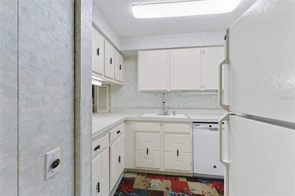 For Sale: $115,800 (2 beds, 2 baths, 987 Square Feet)