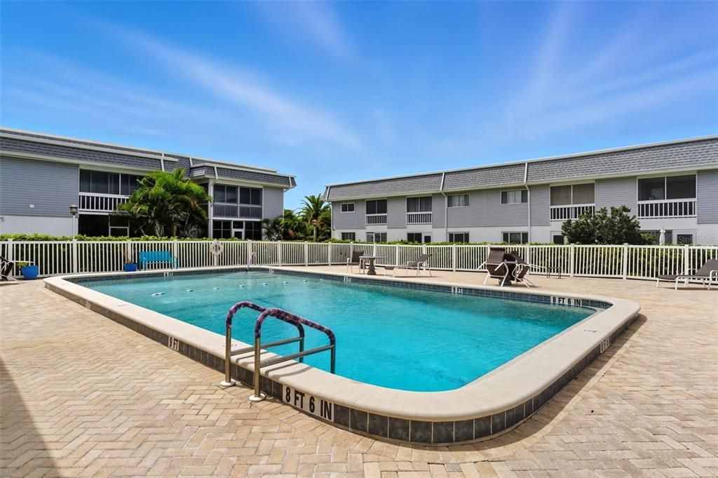 For Sale: $115,800 (2 beds, 2 baths, 987 Square Feet)