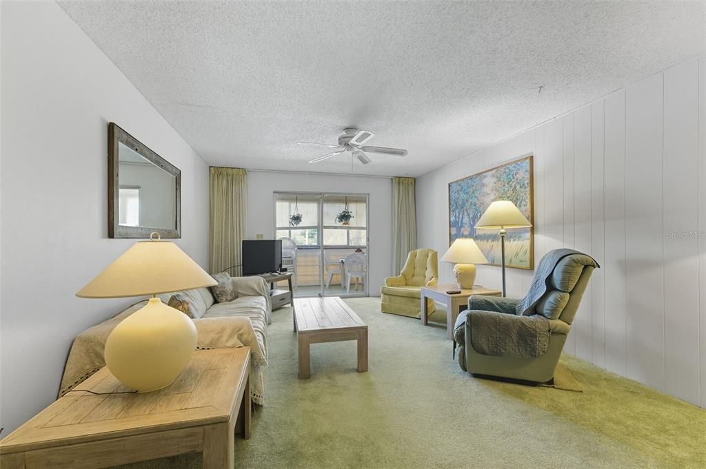 For Sale: $115,800 (2 beds, 2 baths, 987 Square Feet)