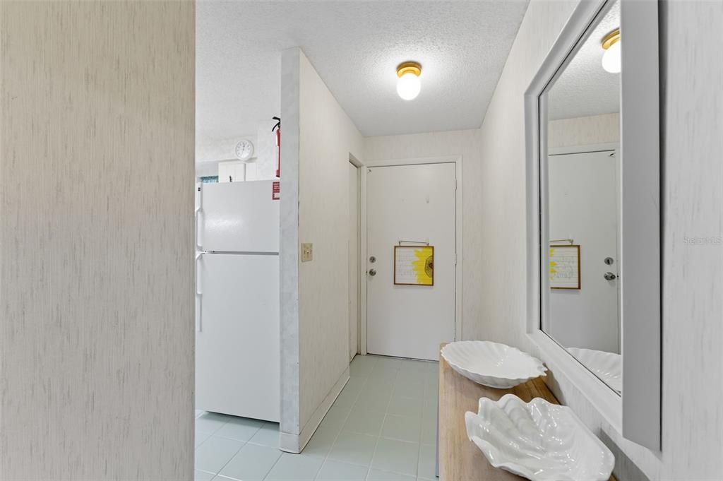 For Sale: $115,800 (2 beds, 2 baths, 987 Square Feet)