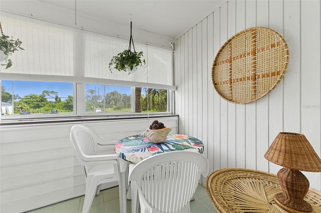 For Sale: $115,800 (2 beds, 2 baths, 987 Square Feet)