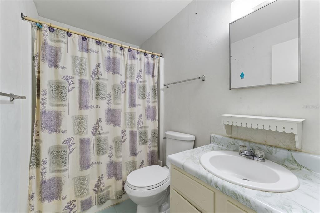 For Sale: $115,800 (2 beds, 2 baths, 987 Square Feet)