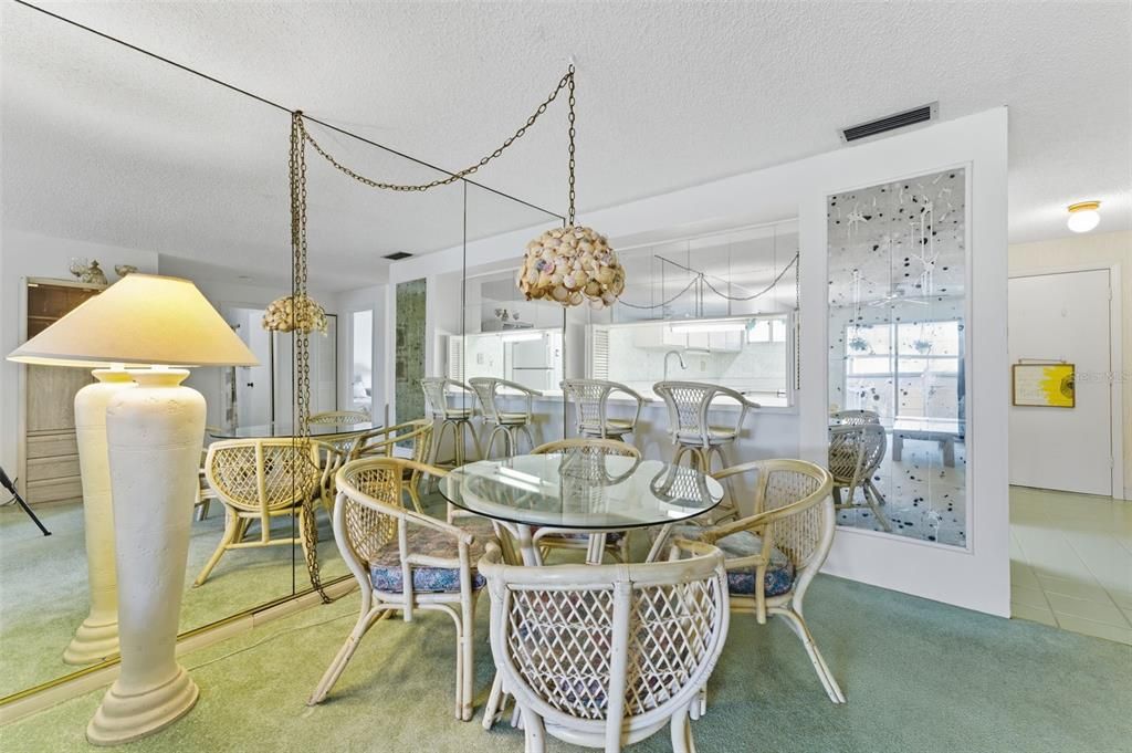 For Sale: $115,800 (2 beds, 2 baths, 987 Square Feet)