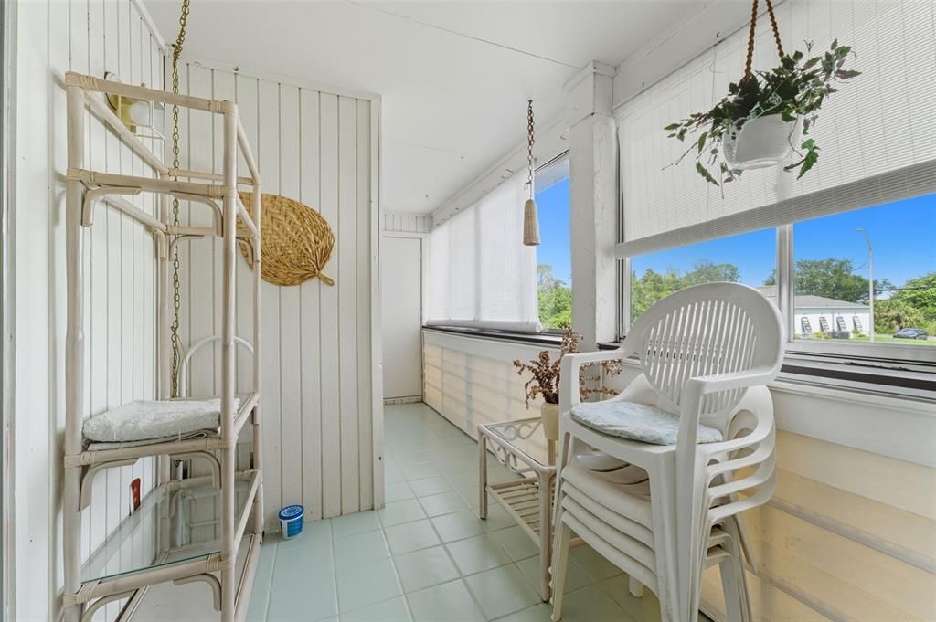 For Sale: $115,800 (2 beds, 2 baths, 987 Square Feet)