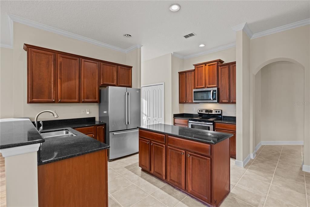 For Sale: $650,000 (3 beds, 2 baths, 2287 Square Feet)