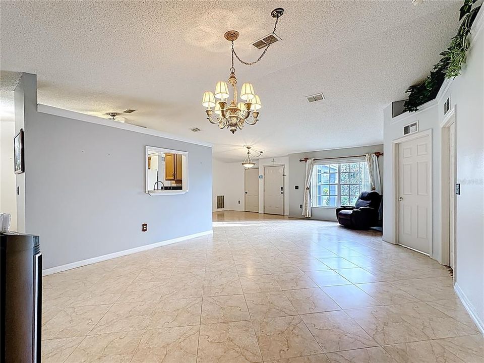 待售: $305,000 (4 贝兹, 2 浴室, 1630 平方英尺)