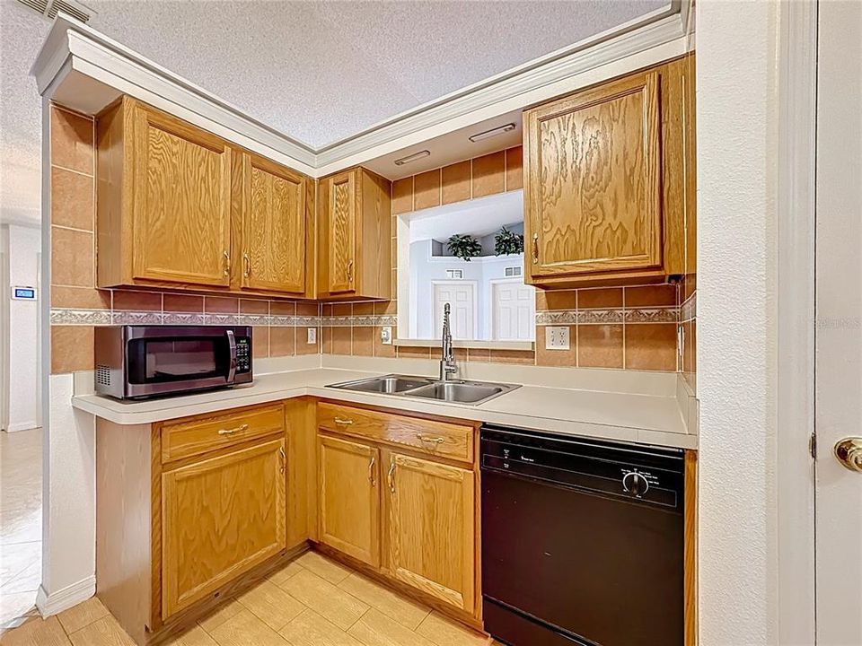 待售: $305,000 (4 贝兹, 2 浴室, 1630 平方英尺)