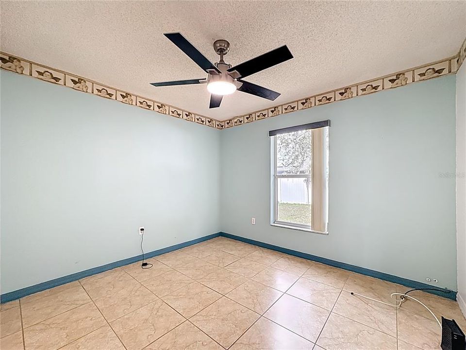 待售: $305,000 (4 贝兹, 2 浴室, 1630 平方英尺)