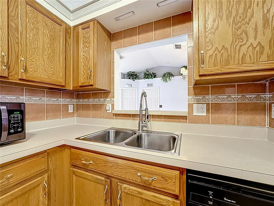 待售: $305,000 (4 贝兹, 2 浴室, 1630 平方英尺)