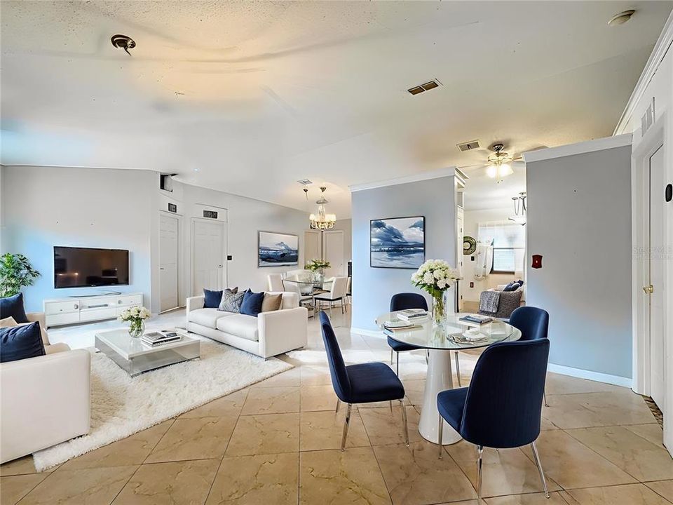 待售: $305,000 (4 贝兹, 2 浴室, 1630 平方英尺)