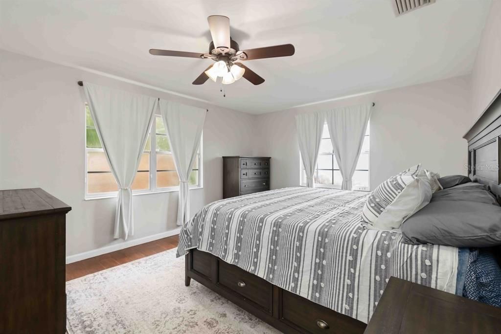 En Venta: $649,900 (3 camas, 2 baños, 1648 Pies cuadrados)