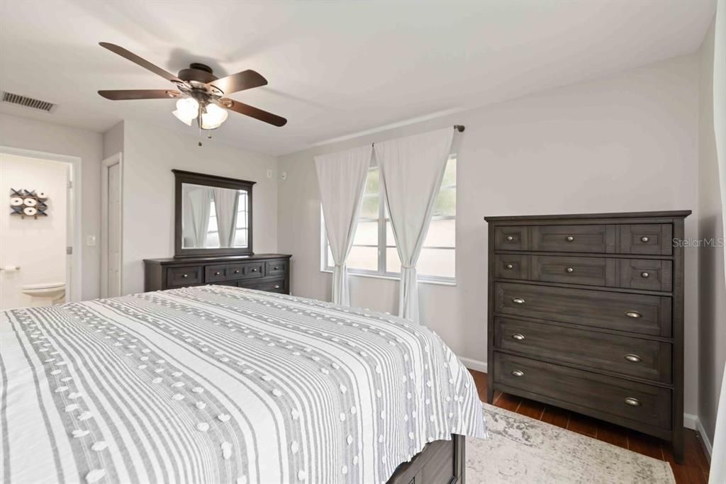 En Venta: $649,900 (3 camas, 2 baños, 1648 Pies cuadrados)