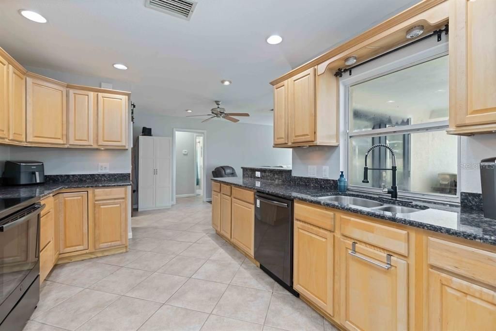 En Venta: $649,900 (3 camas, 2 baños, 1648 Pies cuadrados)