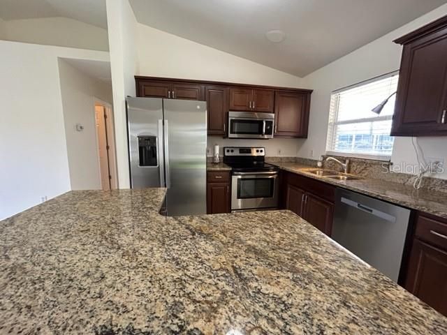 В аренду: $2,300 (3 спален, 2 ванн, 1288 Квадратных фут)