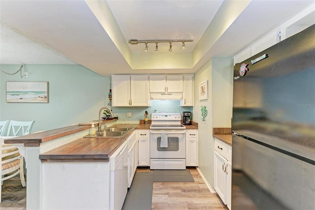 For Sale: $225,000 (3 beds, 2 baths, 1224 Square Feet)