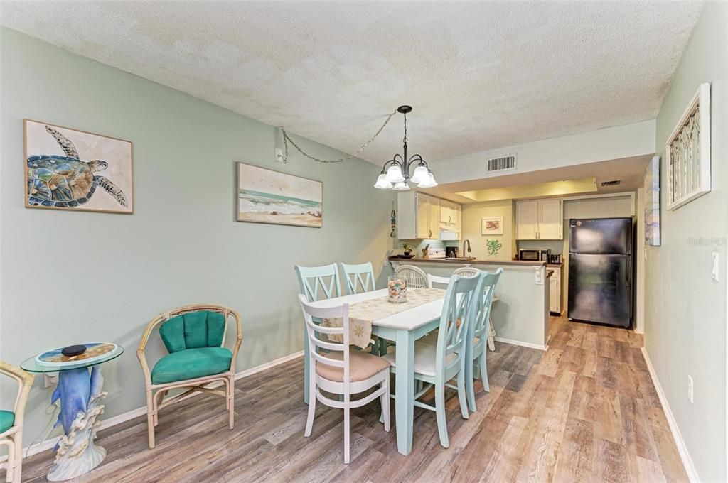 For Sale: $225,000 (3 beds, 2 baths, 1224 Square Feet)