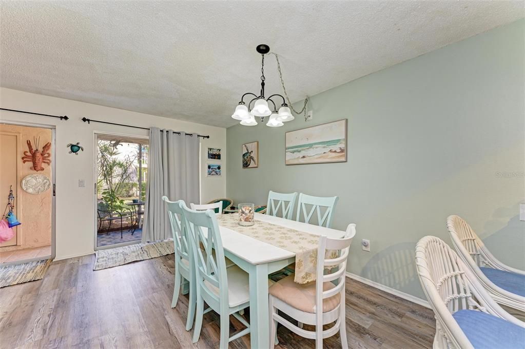 For Sale: $225,000 (3 beds, 2 baths, 1224 Square Feet)