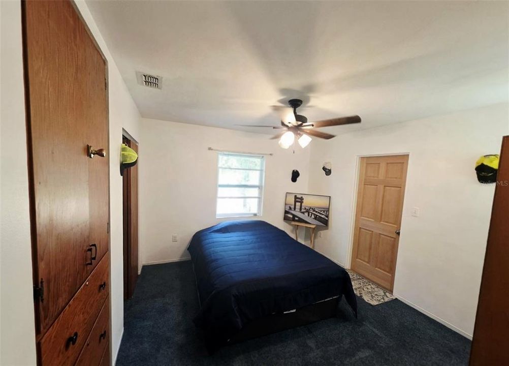 На продажу: $234,999 (2 спален, 1 ванн, 832 Квадратных фут)