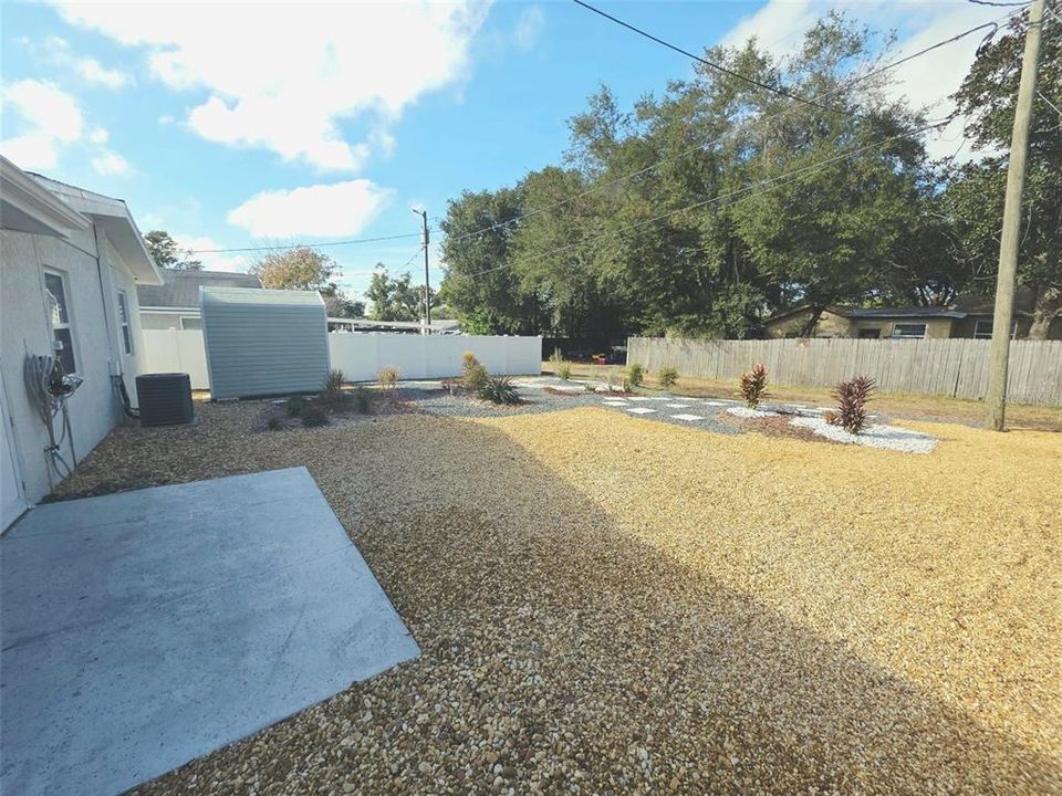 На продажу: $234,999 (2 спален, 1 ванн, 832 Квадратных фут)