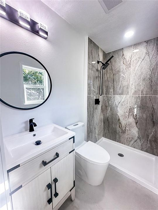 For Sale: $325,000 (5 beds, 2 baths, 1520 Square Feet)