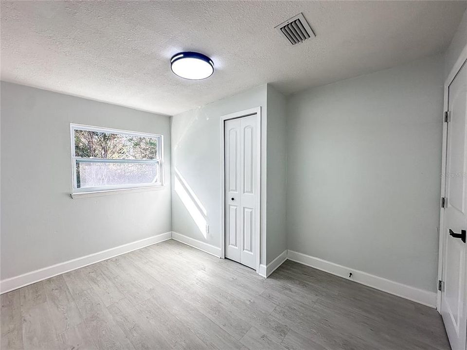 For Sale: $325,000 (5 beds, 2 baths, 1520 Square Feet)